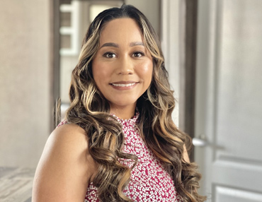 Julia Velazquez, licensed manufactured housing salesperson, se habla español